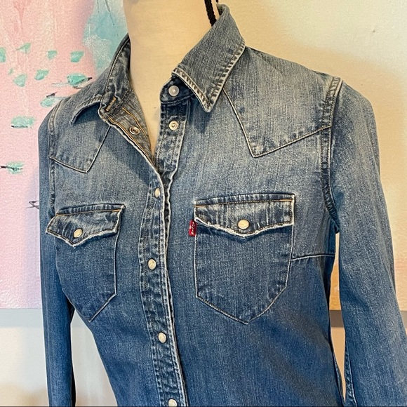 Levi's Tailored Fit Long Sleeve Denim Pearl Snap Shirt Women’s Sz XS Jean Cotton - Picture 5 of 8
